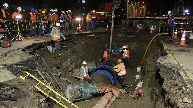 Aguas Andinas concluyó reparación de matriz cuya rotura colapsó Providencia