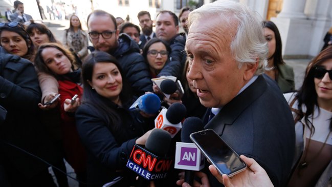 Oficialismo solicita cambio de gabinete tras renuncia de Jorge Burgos