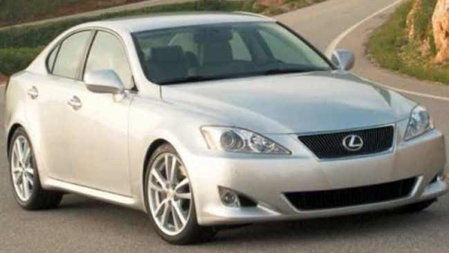 Sernac emitió alerta de seguridad en dos modelos de automóviles Lexus