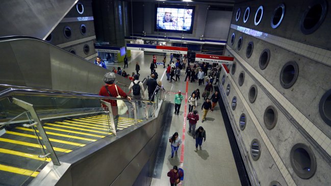 Músico apuñaló a vigilante de Metro tras ser sacado de un tren