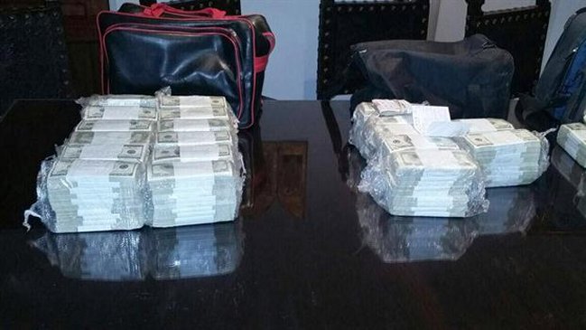 Detienen a ex secretario argentino de Obras Públicas cuando enterraba millones de dólares