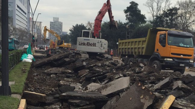 Arreglos por socavón en Providencia se extenderán hasta el 5 de julio