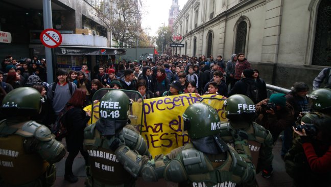 Estudiantes marcharon pese a no tener autorización de autoridades