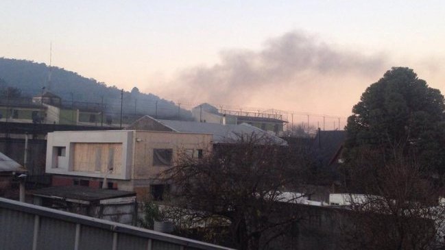 Bomberos controló principio de incendio que afectó a la cárcel de Temuco