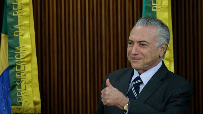 Presidente interino de Brasil fue vinculado a caso corrupción de Petrobras en declaración