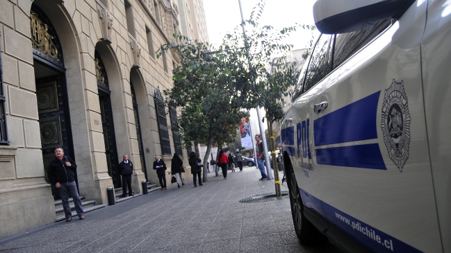 Fiscalía indaga a funcionario de la PDI por homicidio al repeler asalto