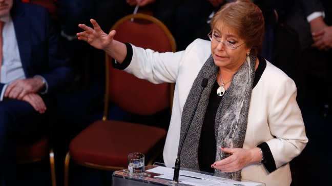 Bachelet mostró disconformidad por nuevo plazo para encuentros locales