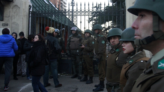 Carabineros desaloja el Liceo Manuel de Salas de Ñuñoa