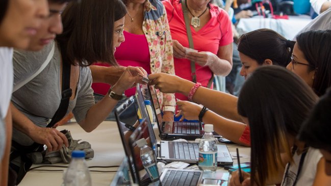 Oposición venezolana inició validación de firmas de revocatorio contra Maduro
