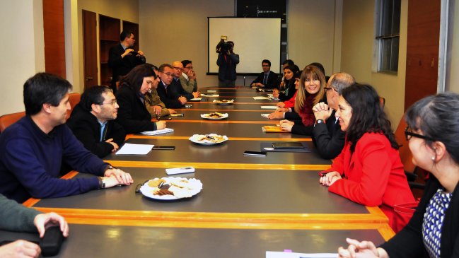 Gobierno y CUT no logran acuerdo por salario mínimo tras extensa reunión