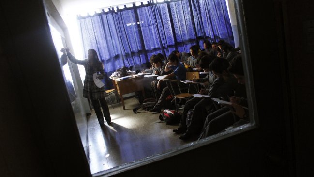 Profesores trabajan 11 horas semanales no remuneradas, según estudio
