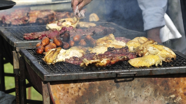 Amplitud llamó a realizar asados pese a contaminación en Santiago