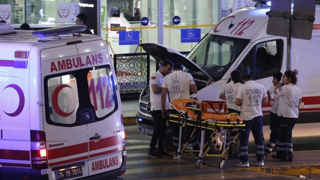 Atentado terrorista deja decenas de muertos en el aeropuerto de Estambul