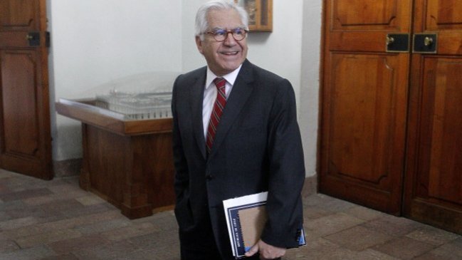 Ministro Fernández se reunió con directiva del PPD