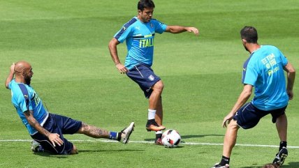 Italia entrenó a puerta cerrada sin De Rossi ni Candreva