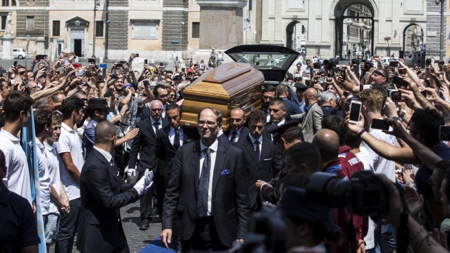 Roma da su último adiós a Bud Spencer entre aplausos, sonrisas y música