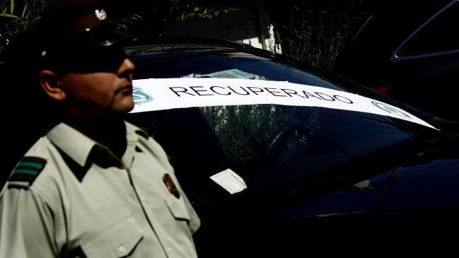 Dos niños robaron auto en Santiago: Querían venderlo para 