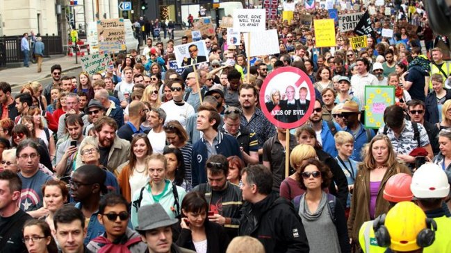 Miles de manifestantes protestan en Londres contra el 