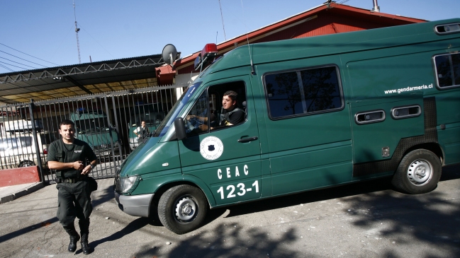 Continúa búsqueda de dos reos fugados desde bus de Gendarmería