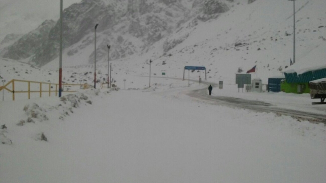 Paso Los Libertadores permanece cerrado este domingo