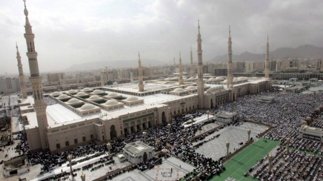 Atentados contra dos mezquitas saudíes de Qatif y Medina