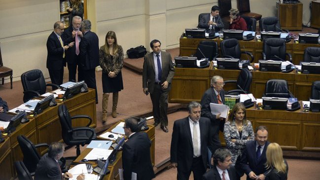 Presidenciables disponen de fondos públicos para recorrer Chile