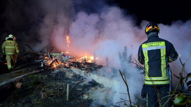 Nuevo atentado en La Araucanía: Encapuchados quemaron casa y efectuaron disparos
