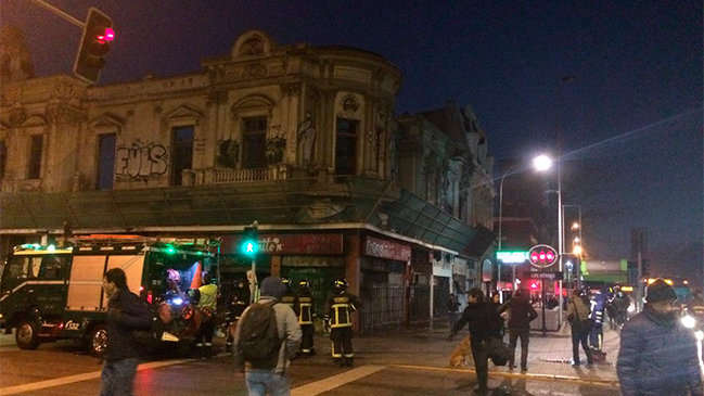 Bomberos controló amago de incendio en edificio abandonado en la Alameda