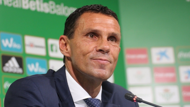 Técnico de Real Betis: Felipe Gutiérrez debe hacer acá lo mismo que en la selección chilena