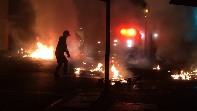 Municipio de Maipú se querellará por quema de caseta de vigilancia en protesta