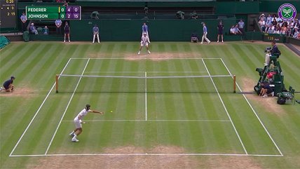   Federer aplaudió vistoso punto realizado por su rival en Wimbledon 