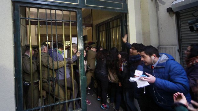 Estudiantes intentaron tomarse el Ministerio de Educación