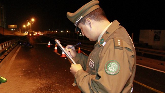 Motociclistas fueron detenidos por intentar evitar una multa ofreciendo dinero a Carabineros