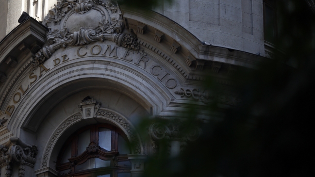 Acciones de Falabella y Cencosud cayeron tras anuncio de venta