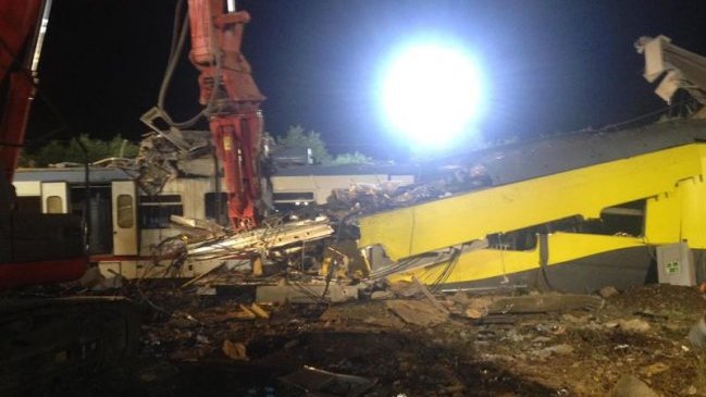 Prosigue búsqueda de cadáveres entre restos de trenes siniestrados en Italia