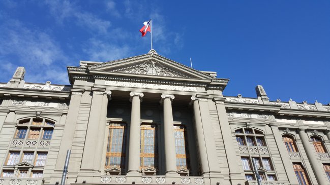 Corte Suprema pospuso expulsión de extranjera hasta que su hijo termine año escolar