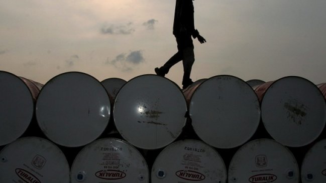 Reservas de petróleo de Estados Unidos bajaron en 2,5 millones de barriles