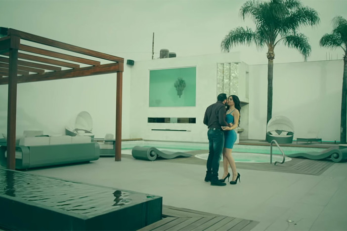 Emiten orden de arresto contra cantante mexicano por apología del delito