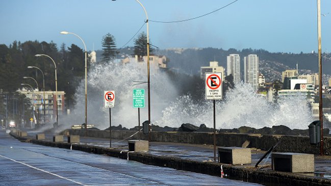 Se mantiene cerrada Avenida Perú de Viña del Mar producto de las marejadas