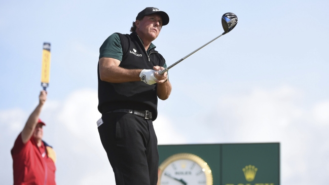 Phil Mickelson es el brillante líder del Abierto Británico