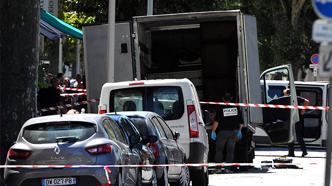 Atentado en Francia: Camión arremetió contra multitud y dejó decenas de muertos