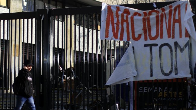 Alumnos se tomaron el Instituto Nacional por sexta vez