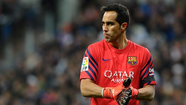 Barcelona y M. City esperan decisión de Claudio Bravo para negociar su traspaso