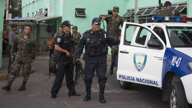 Policía fue enviado a la cárcel por oponerse a incautación de su casa en Honduras
