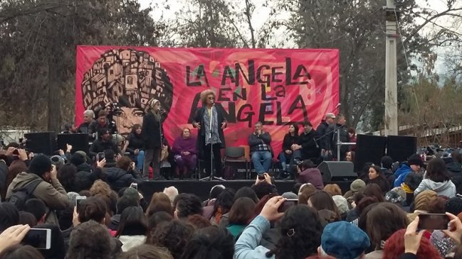 Activistas y organizaciones sociales recibieron a Angela Davis en Chile