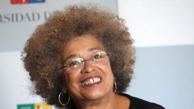 Angela Davis: El capitalismo ha dañado a Chile