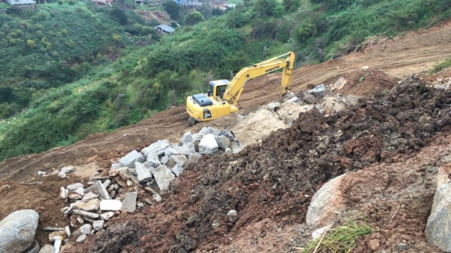Esval trabaja para reparar matriz en Valparaíso