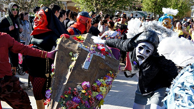Artistas y sus performances se tomarán las calles de Santiago este jueves