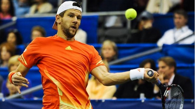 El veterano Jurgen Melzer sorprendió a Dominic Thiem en duelo local en Kitzbühel