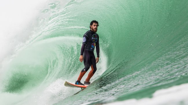 Cuatro chilenos avanzaron a octavos de final del Mundial de Surf en Arica